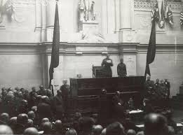 En 1919 Le roi annonce le suffrage universel simple. C'est bient la démocrtatie électives pour tous.