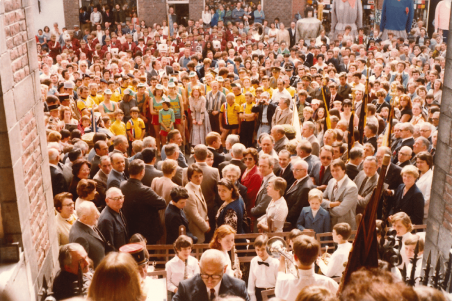 JJour du jumelage, Michel DEFFERNEZ dirige la chorale.