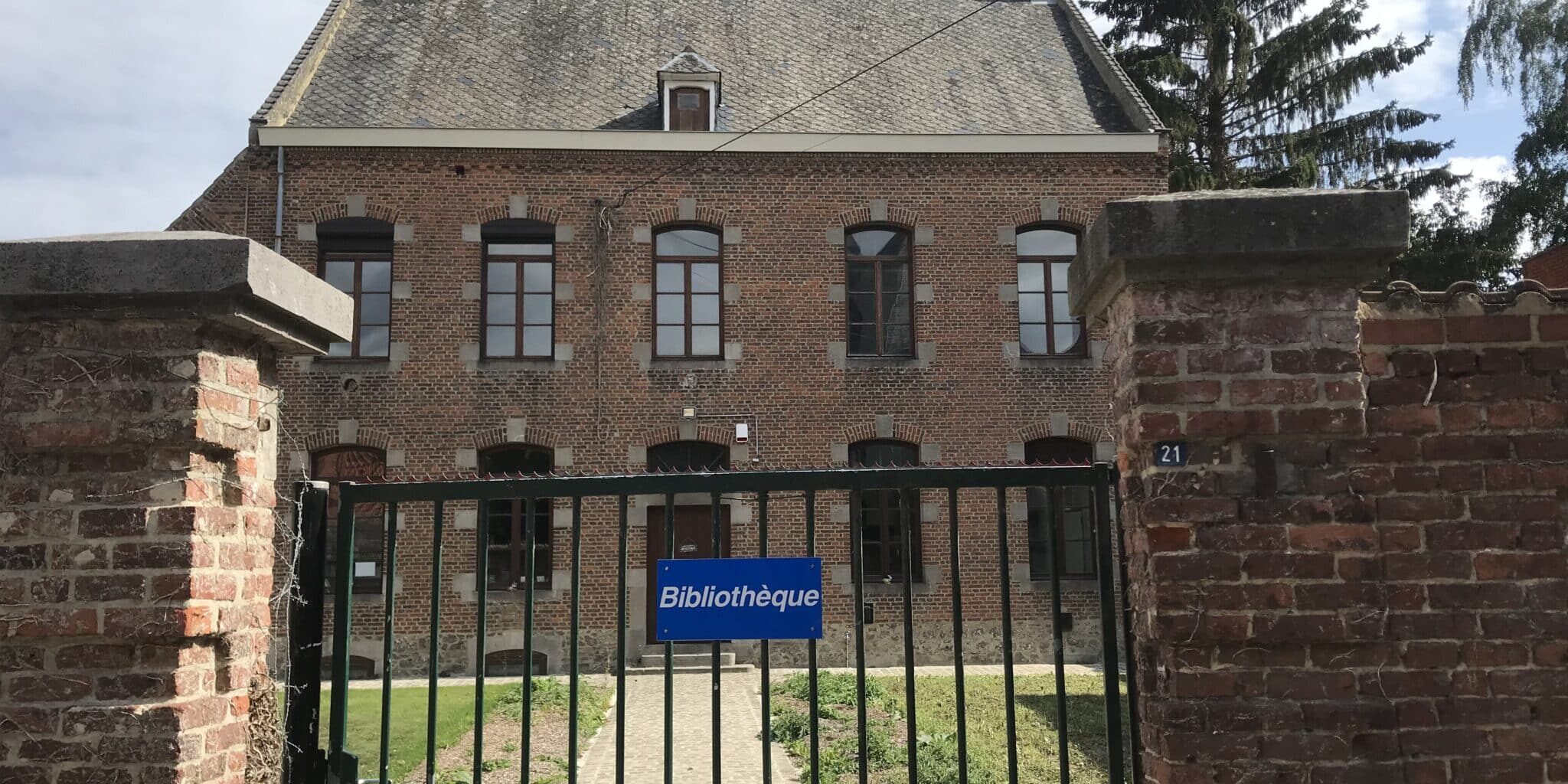 IMG_2898 La bibliothèque de Brugelett§e