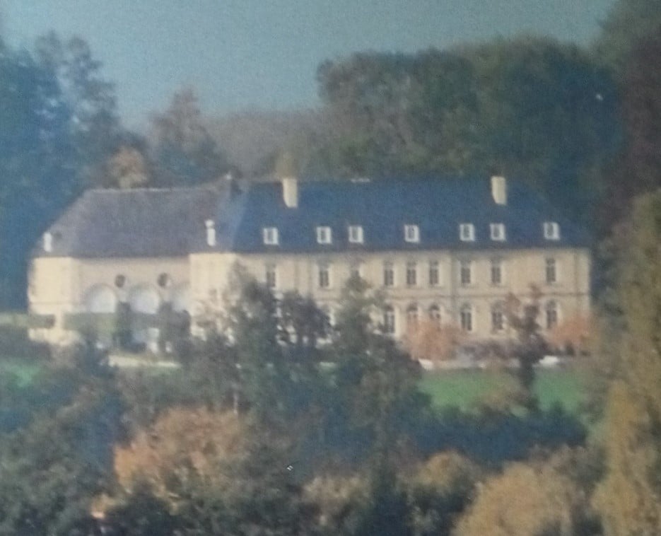 Château de Gages actuel par temps de brume